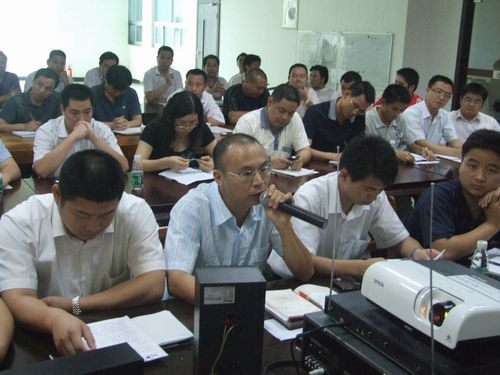 從優秀走向卓越——大將軍陶瓷2009年中營銷工作總結會7月1日召開
(圖3)