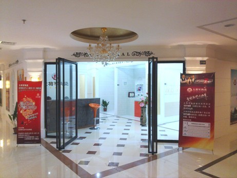 大將軍有大智慧----記杭州大將軍陶瓷董事長黃志樹
(圖2) 大將軍有大智慧----記杭州大將軍陶瓷董事長黃志樹
(圖2)