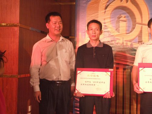 借東風,揚帆再起航—大將軍十六名經銷商當選優秀經銷商
(圖4) 借東風,揚帆再起航—大將軍十六名經銷商當選優秀經銷商
(圖4)