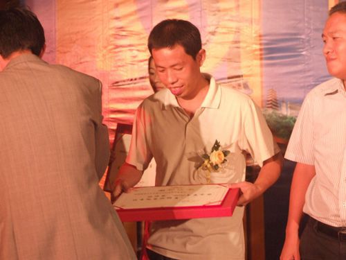 借東風,揚帆再起航—大將軍十六名經銷商當選優秀經銷商
(圖3) 借東風,揚帆再起航—大將軍十六名經銷商當選優秀經銷商
(圖3)