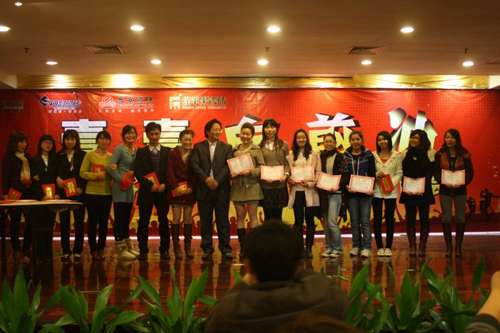 將軍很給力 壹壹向前沖!
(圖22) 將軍很給力 壹壹向前沖!
(圖22)