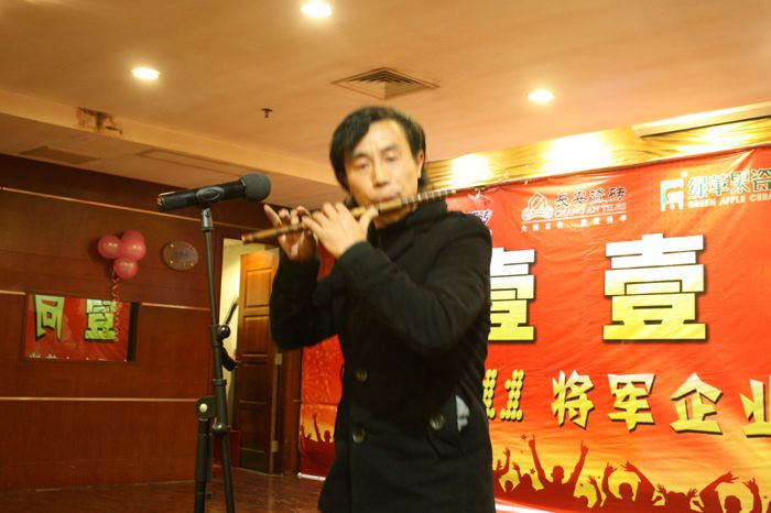 將軍很給力 壹壹向前沖!
(圖9) 將軍很給力 壹壹向前沖!
(圖9)