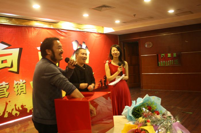 將軍很給力 壹壹向前沖!
(圖20) 將軍很給力 壹壹向前沖!
(圖20)