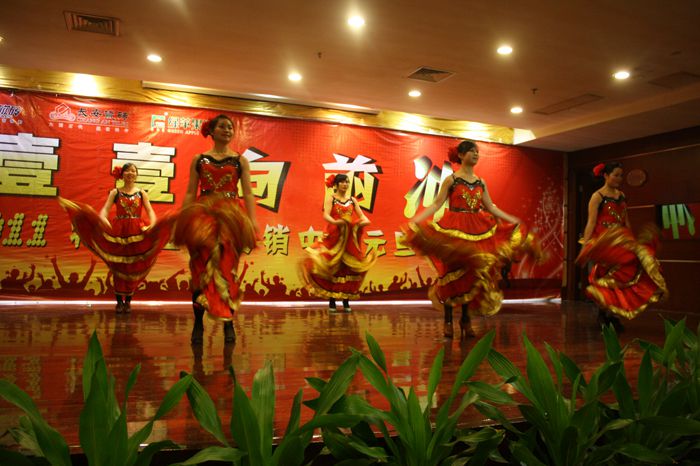 將軍很給力 壹壹向前沖!
(圖5) 將軍很給力 壹壹向前沖!
(圖5)