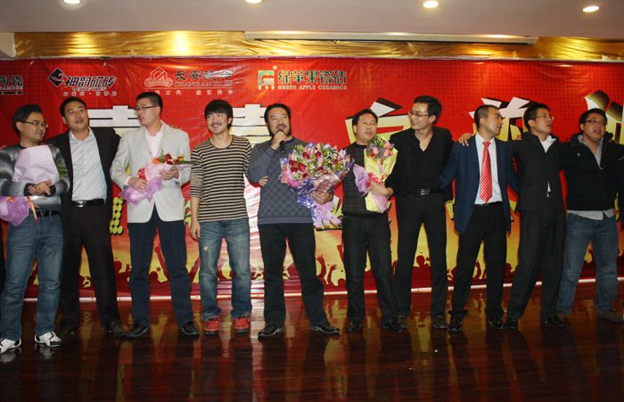 將軍很給力 壹壹向前沖!
(圖1) 將軍很給力 壹壹向前沖!
(圖1)