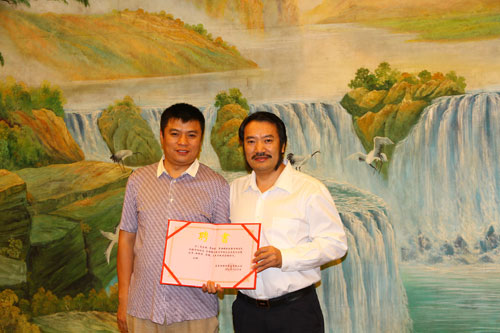 大將軍陶瓷聘請5名經銷商為營銷顧問
(圖4)