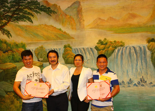 大將軍陶瓷聘請5名經銷商為營銷顧問
(圖2)