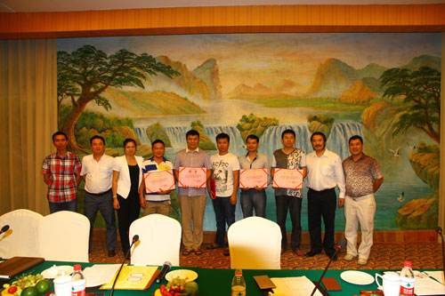 大將軍陶瓷聘請5名經銷商為營銷顧問
(圖1)