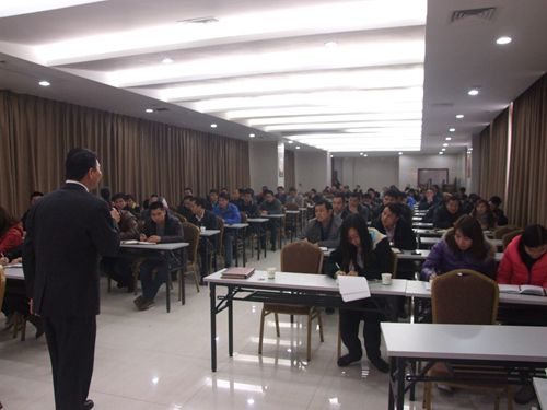 全員“充電” 贏戰2012
(圖3) 全員“充電” 贏戰2012
(圖3)