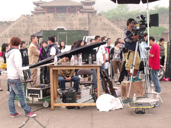 大將軍廣告片拍攝花絮一之秦王宮
(圖12) 大將軍廣告片拍攝花絮一之秦王宮
(圖12)