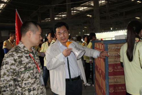 【將軍營】王牌店長滿懷熱情參觀大將軍陶瓷總部展廳和生產基地
(圖3) 【將軍營】王牌店長滿懷熱情參觀大將軍陶瓷總部展廳和生產基地
(圖3)