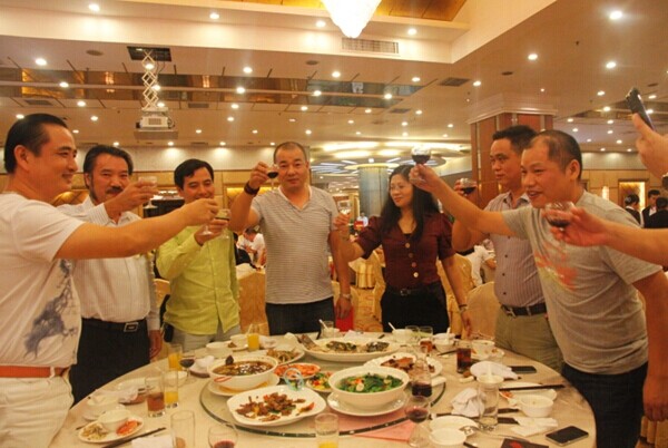 【陶博快訊】大將軍陶瓷多名經銷商喜獲“2014年度陶瓷優秀經銷商”殊榮
(圖3) 【陶博快訊】大將軍陶瓷多名經銷商喜獲“2014年度陶瓷優秀經銷商”殊榮
(圖3)