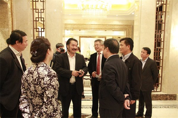 陜西省委常委延安市委書記姚引良一行蒞臨將軍企業參觀指導
(圖1) 陜西省委常委延安市委書記姚引良一行蒞臨將軍企業參觀指導
(圖1)