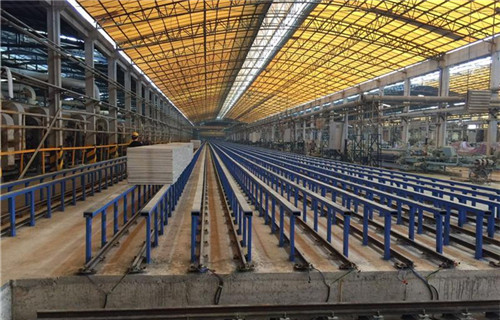 將軍陶瓷生產基地2015年總結暨2016年新春開工大會圓滿召開
(圖4) 將軍陶瓷生產基地2015年總結暨2016年新春開工大會圓滿召開
(圖4)