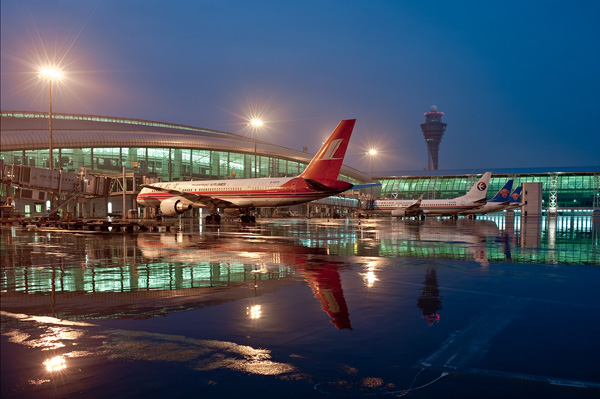 大將軍陶瓷品牌形象綻放北上廣等全國14大國際機場
(圖2) 大將軍陶瓷品牌形象綻放北上廣等全國14大國際機場
(圖2)