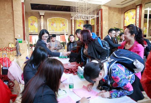 【峰會一線】大將軍陶瓷熱烈歡迎2015全國戰略合作伙伴峰會嘉賓的到來
(圖1) 【峰會一線】大將軍陶瓷熱烈歡迎2015全國戰略合作伙伴峰會嘉賓的到來
(圖1)