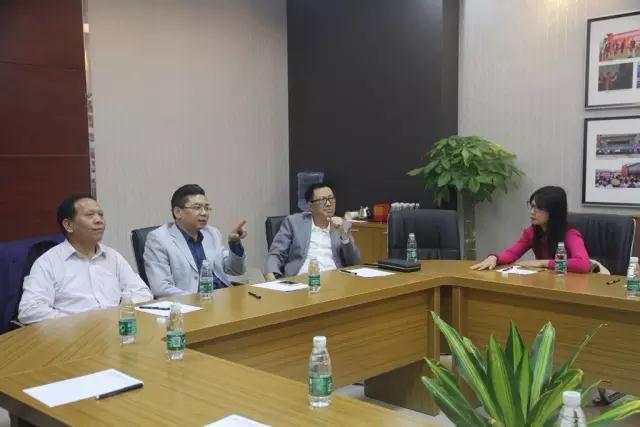 廣州市房地產業協會副會長一行蒞臨將軍企業參觀指導
(圖1) 廣州市房地產業協會副會長一行蒞臨將軍企業參觀指導
(圖1)