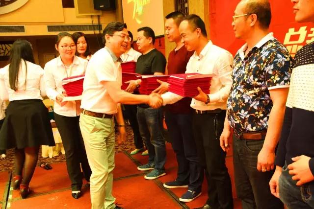 感恩2016|期待2017
(圖12) 感恩2016|期待2017
(圖12)