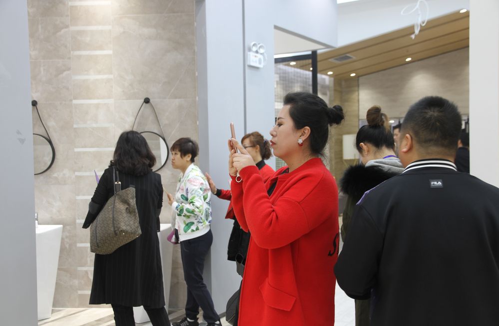 順勢突圍·破局騰飛丨大將軍陶瓷2018經銷商年會暨總部開業盛典成功舉辦!
(圖49) 順勢突圍·破局騰飛丨大將軍陶瓷2018經銷商年會暨總部開業盛典成功舉辦!
(圖49)