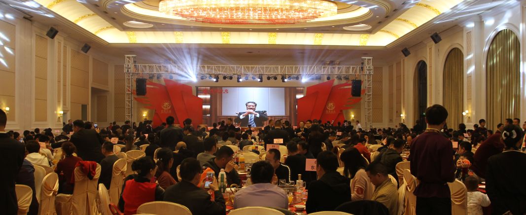 順勢突圍·破局騰飛丨大將軍陶瓷2018經銷商年會暨總部開業盛典成功舉辦!
(圖27) 順勢突圍·破局騰飛丨大將軍陶瓷2018經銷商年會暨總部開業盛典成功舉辦!
(圖27)