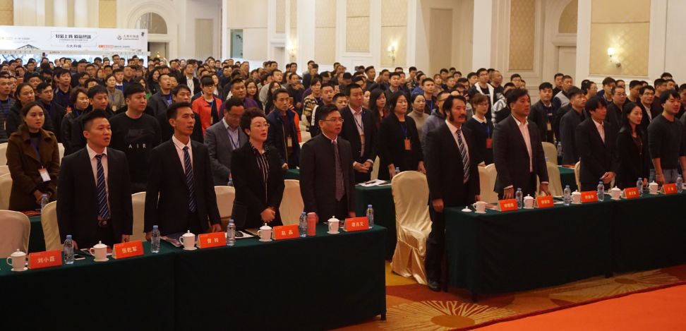 順勢突圍·破局騰飛丨大將軍陶瓷2018經銷商年會暨總部開業盛典成功舉辦!
(圖4) 順勢突圍·破局騰飛丨大將軍陶瓷2018經銷商年會暨總部開業盛典成功舉辦!
(圖4)