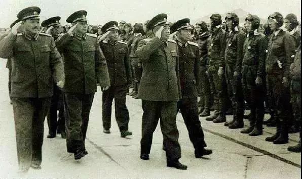 紀念彭德懷誕辰120周年| 大將軍陶瓷邀你探尋將軍足跡,傳承紅色基因
(圖2) 紀念彭德懷誕辰120周年| 大將軍陶瓷邀你探尋將軍足跡,傳承紅色基因
(圖2)