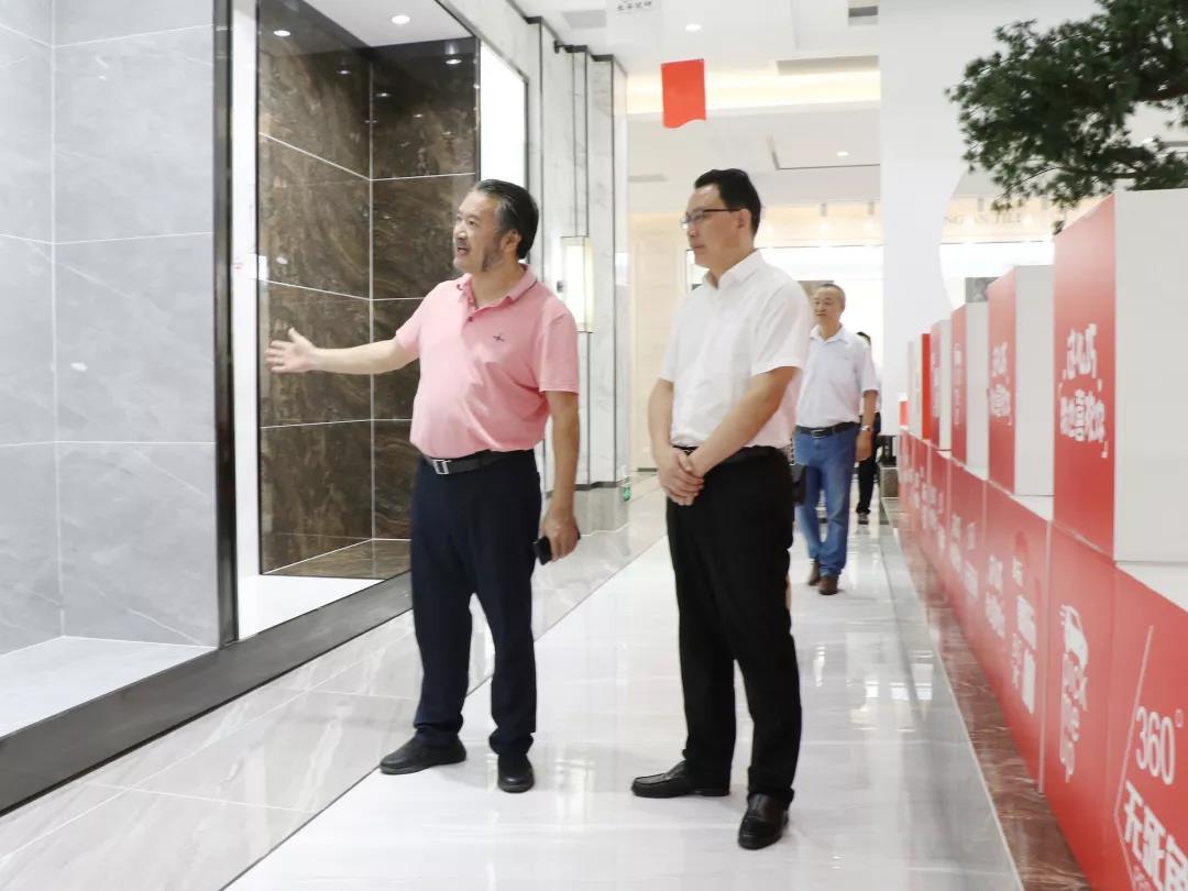 頭條丨衡陽政府考察團再度走進將軍企業,共商發展未來!
(圖5) 頭條丨衡陽政府考察團再度走進將軍企業,共商發展未來!
(圖5)