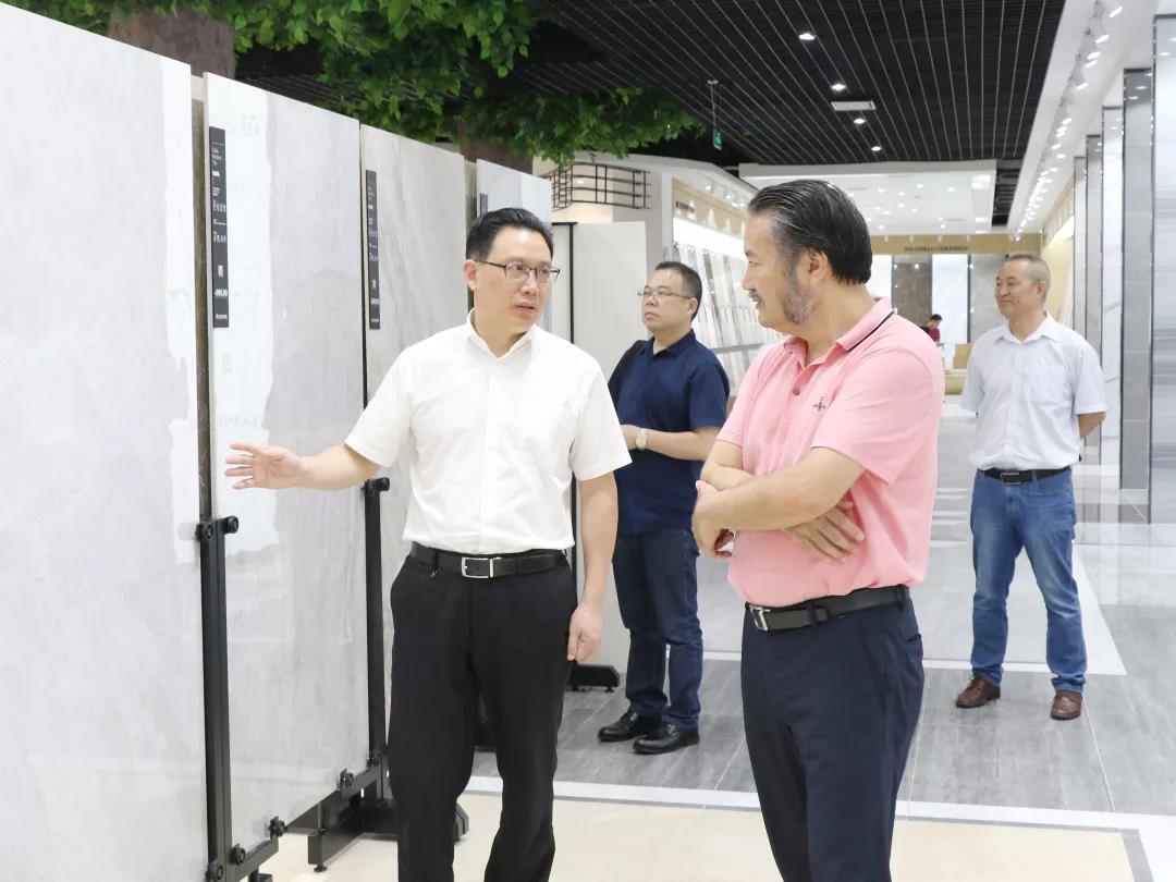 頭條丨衡陽政府考察團再度走進將軍企業,共商發展未來!
(圖11) 頭條丨衡陽政府考察團再度走進將軍企業,共商發展未來!
(圖11)