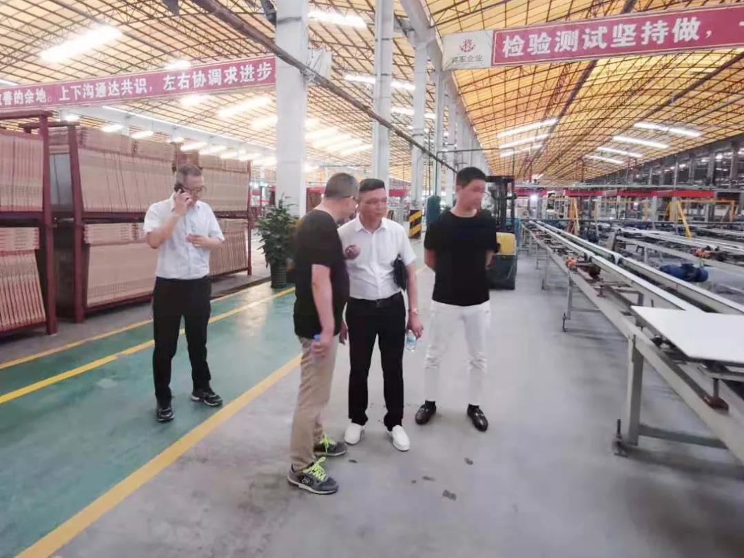 快訊丨河南瀚海大觀地產戰略集采考察團蒞臨大將軍陶瓷參觀交流
(圖4) 快訊丨河南瀚海大觀地產戰略集采考察團蒞臨大將軍陶瓷參觀交流
(圖4)