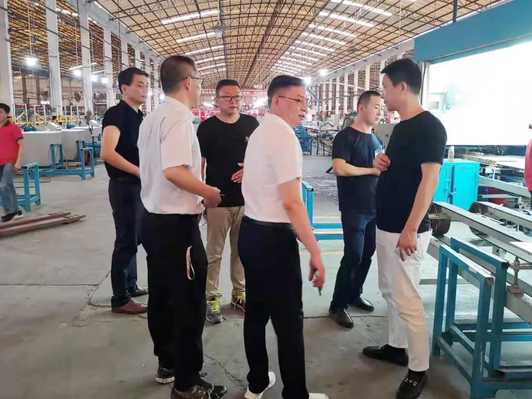 快訊丨河南瀚海大觀地產戰略集采考察團蒞臨大將軍陶瓷參觀交流
(圖3) 快訊丨河南瀚海大觀地產戰略集采考察團蒞臨大將軍陶瓷參觀交流
(圖3)