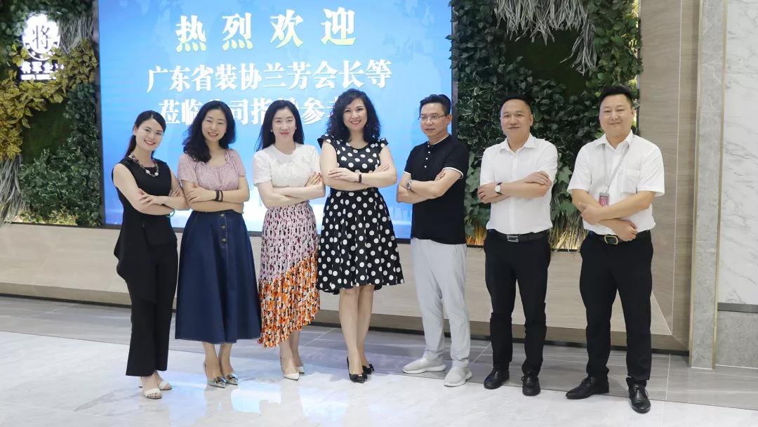 快訊丨河南瀚海大觀地產戰略集采考察團蒞臨大將軍陶瓷參觀交流
(圖11) 快訊丨河南瀚海大觀地產戰略集采考察團蒞臨大將軍陶瓷參觀交流
(圖11)