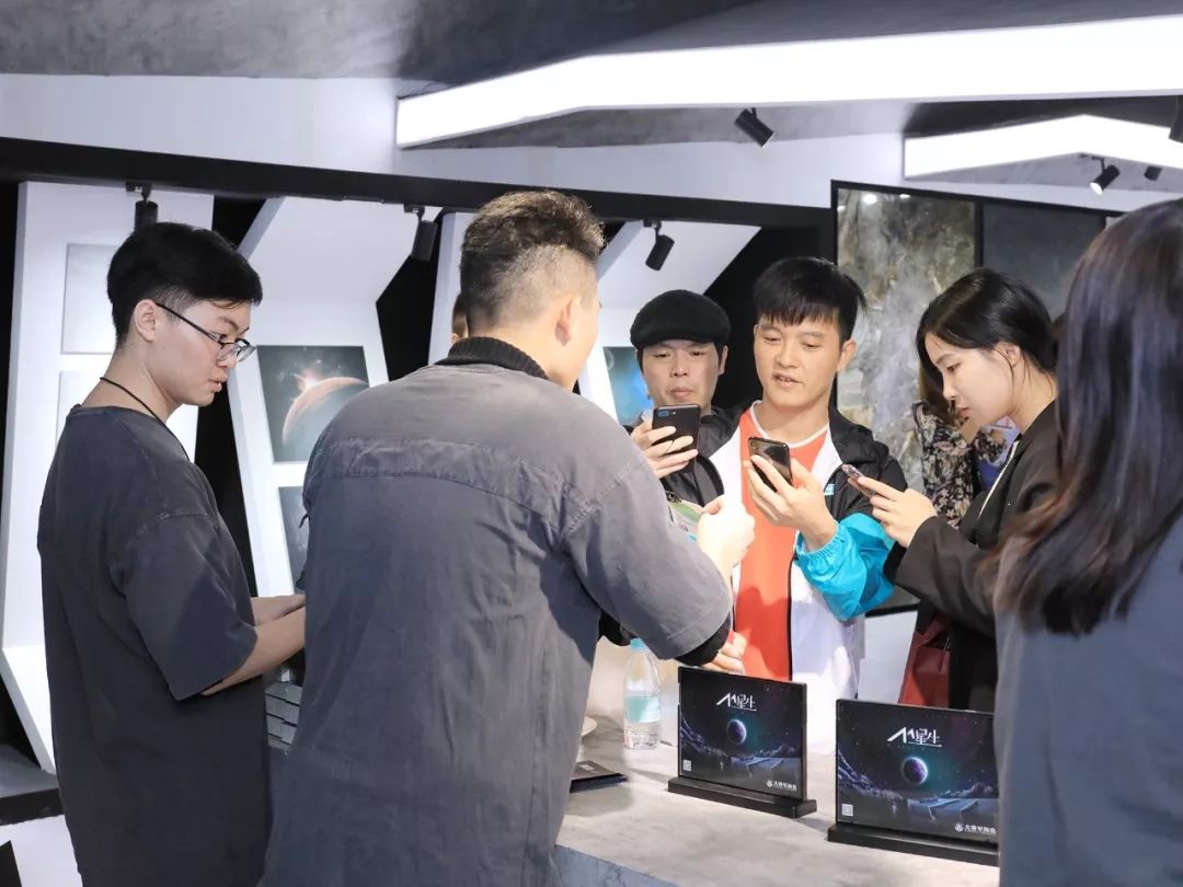 很FRESH很紅的“M星號”,正式登陸廣州設計周
(圖21) 很FRESH很紅的“M星號”,正式登陸廣州設計周
(圖21)